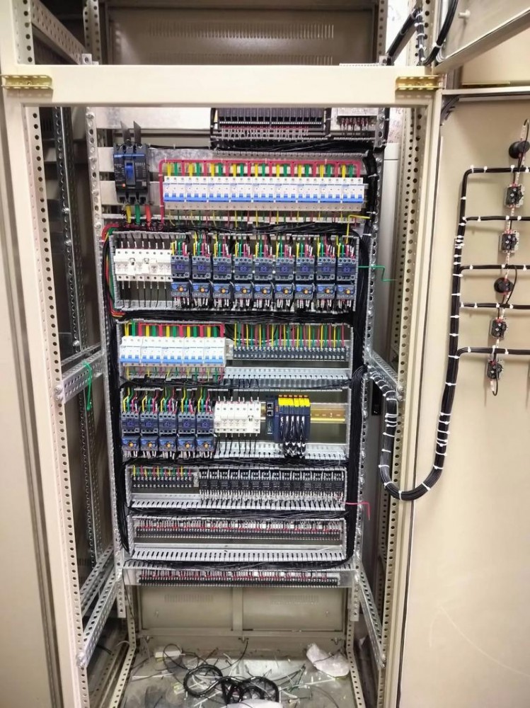 配电柜电路原理、设计与维护实战指南