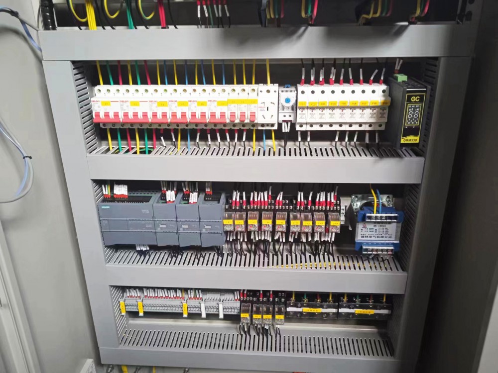 列头柜和配电柜到底有啥不同？选对设备少踩坑